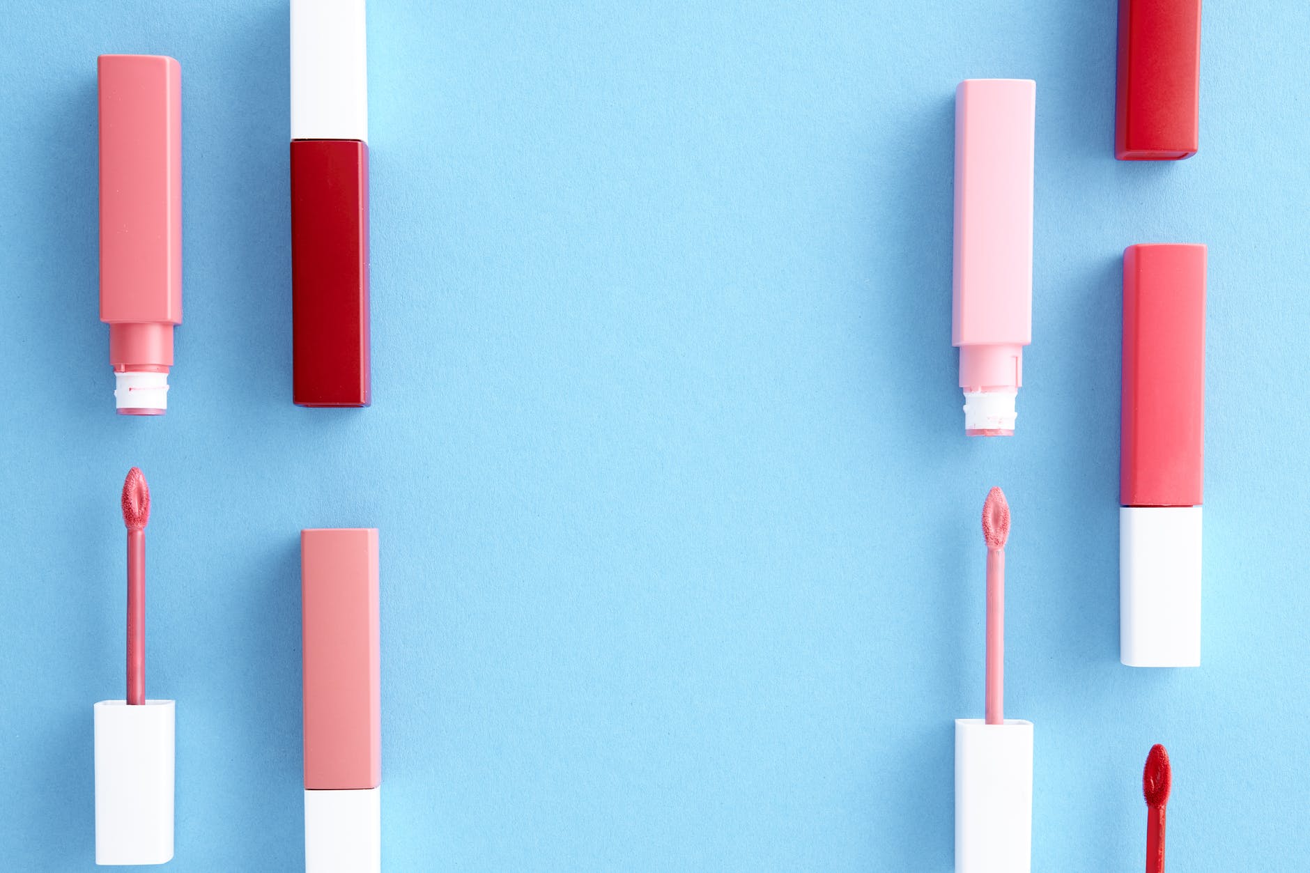 pink and red lipsticks